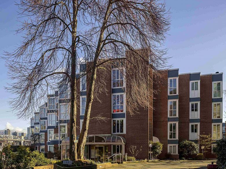 202 1551 Mariner Walk