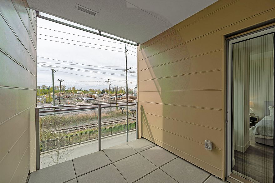 1 8599 River District Crossing