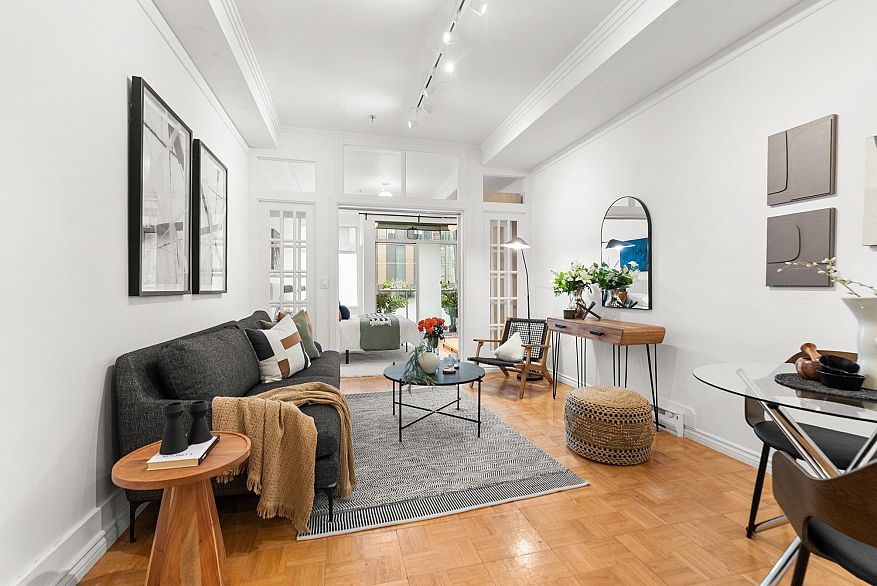 B5 238 E 10th Avenue