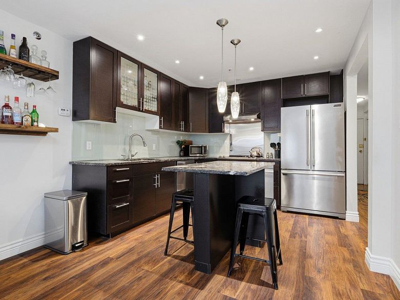 216 1549 Kitchener Street