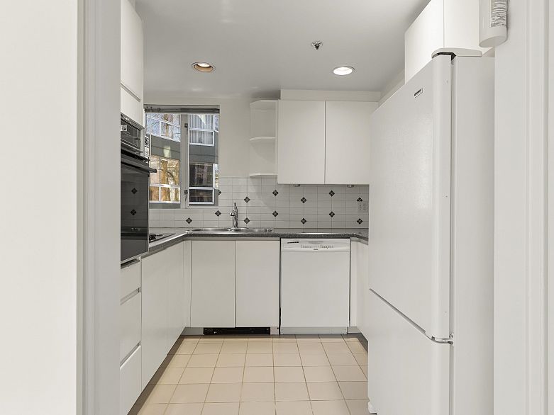 202 1551 Mariner Walk