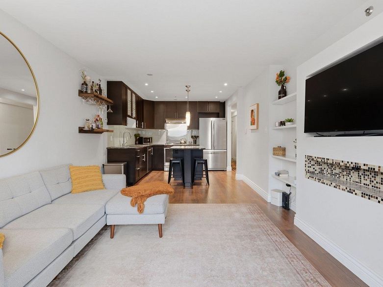 216 1549 Kitchener Street