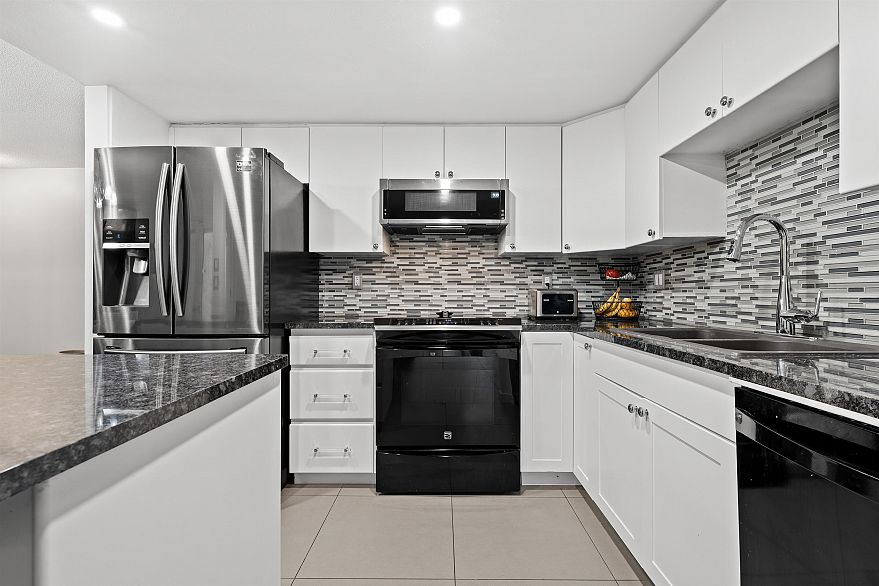 403 1159 Main Street