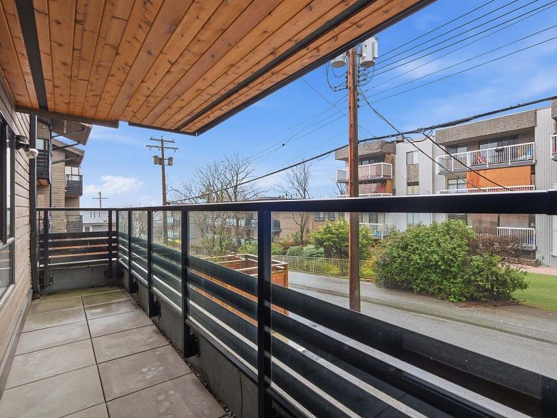 216 1549 Kitchener Street