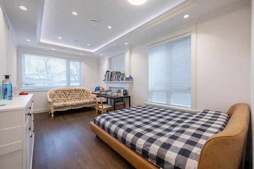 2118 Waverley Avenue