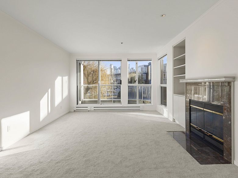 202 1551 Mariner Walk