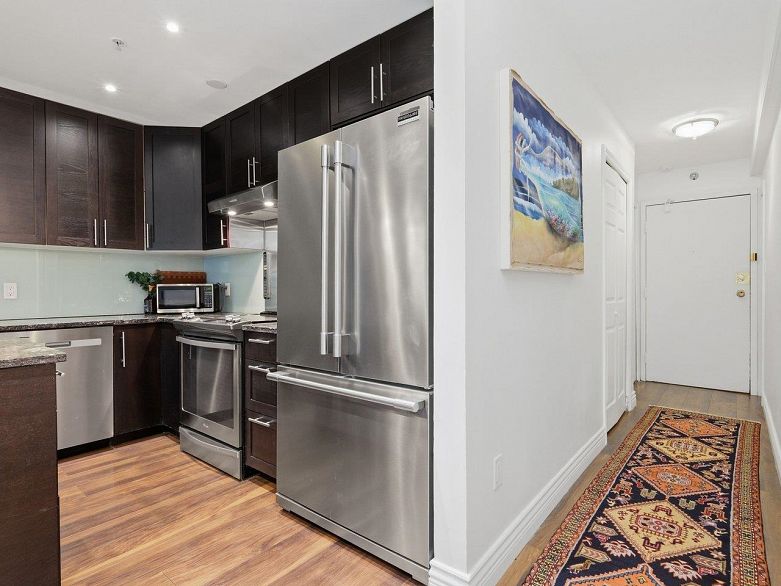 216 1549 Kitchener Street