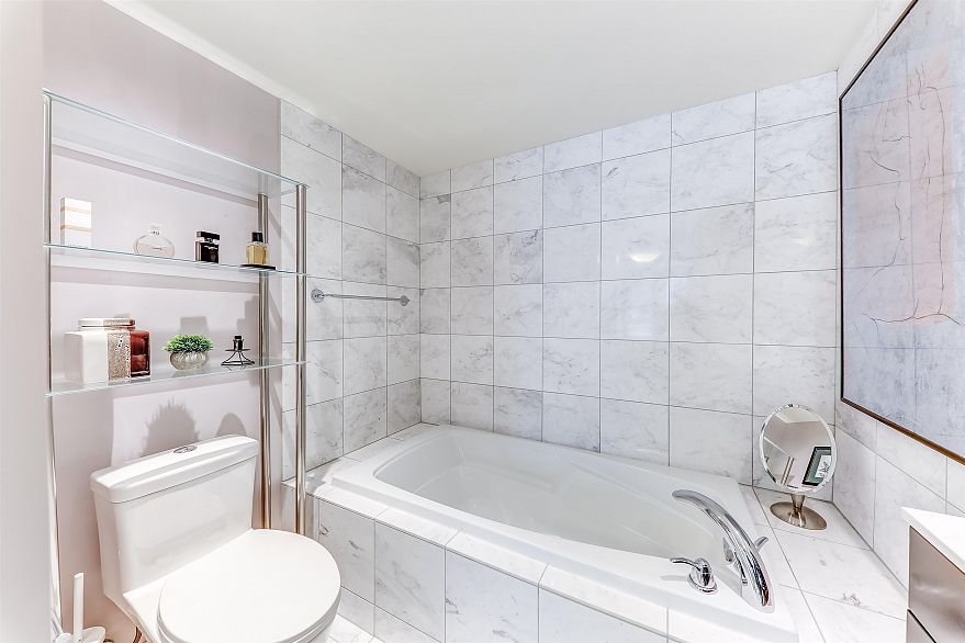 402 590 Nicola Street