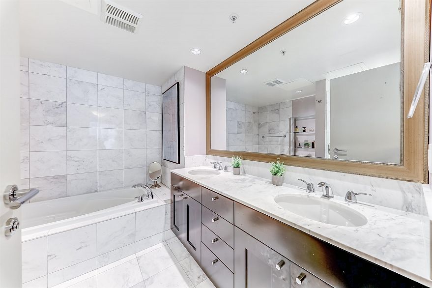 402 590 Nicola Street