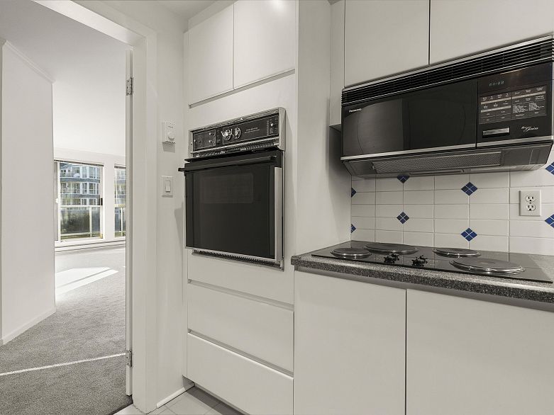 202 1551 Mariner Walk