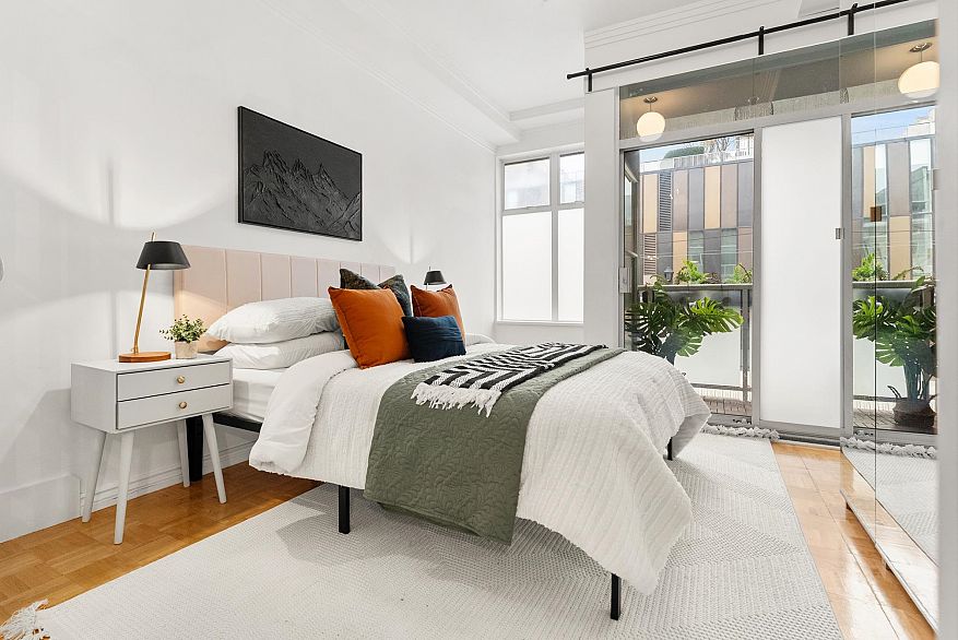 B5 238 E 10th Avenue