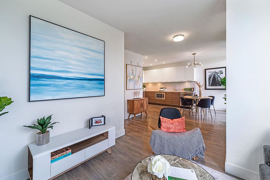 1 8599 River District Crossing