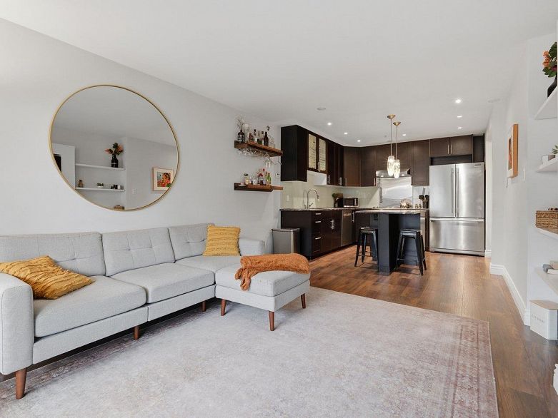 216 1549 Kitchener Street