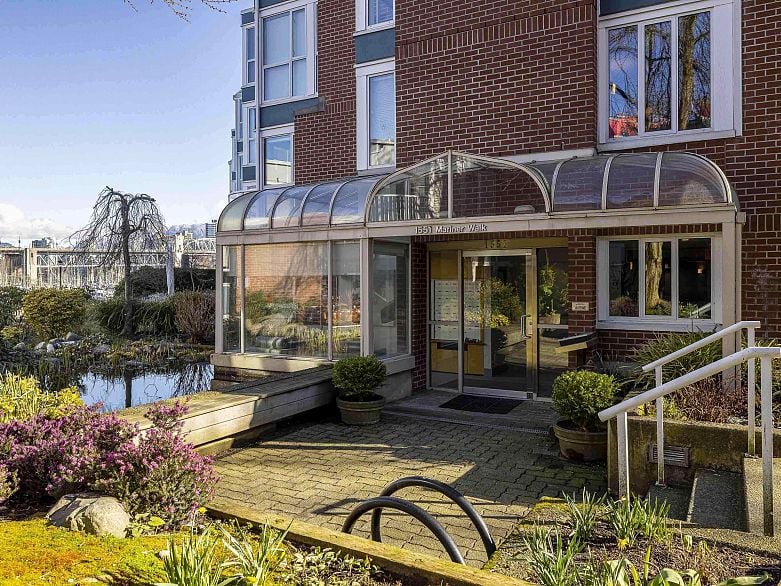 202 1551 Mariner Walk