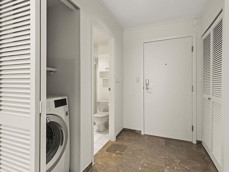 202 1551 Mariner Walk