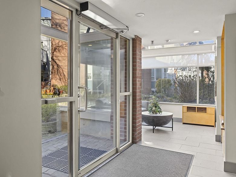 202 1551 Mariner Walk