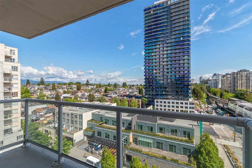 1001 3455 Ascot Place