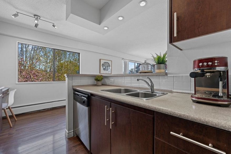 305 2330 Maple Street