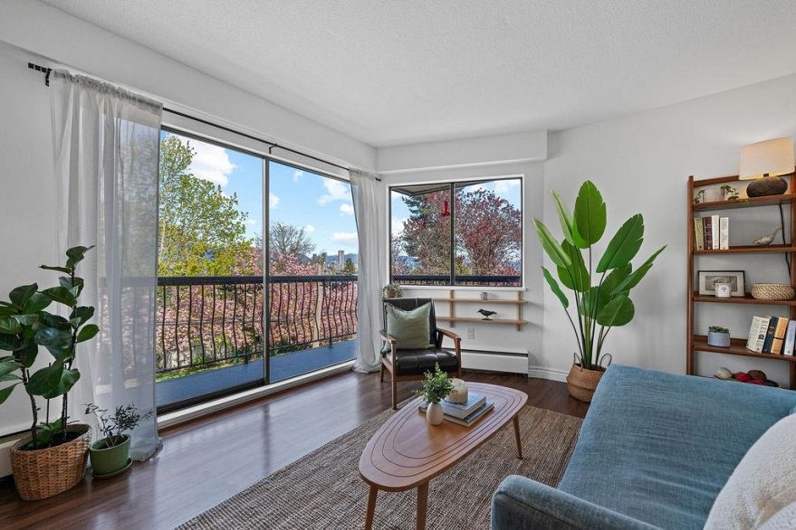 305 2330 Maple Street