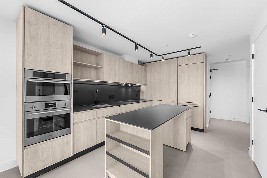 1105 3996 Dumfries Street