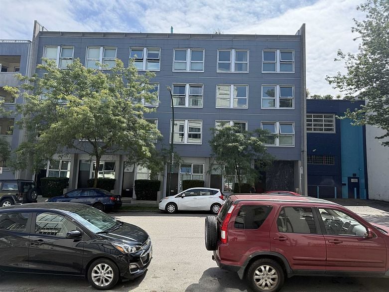 208 626 Alexander Street