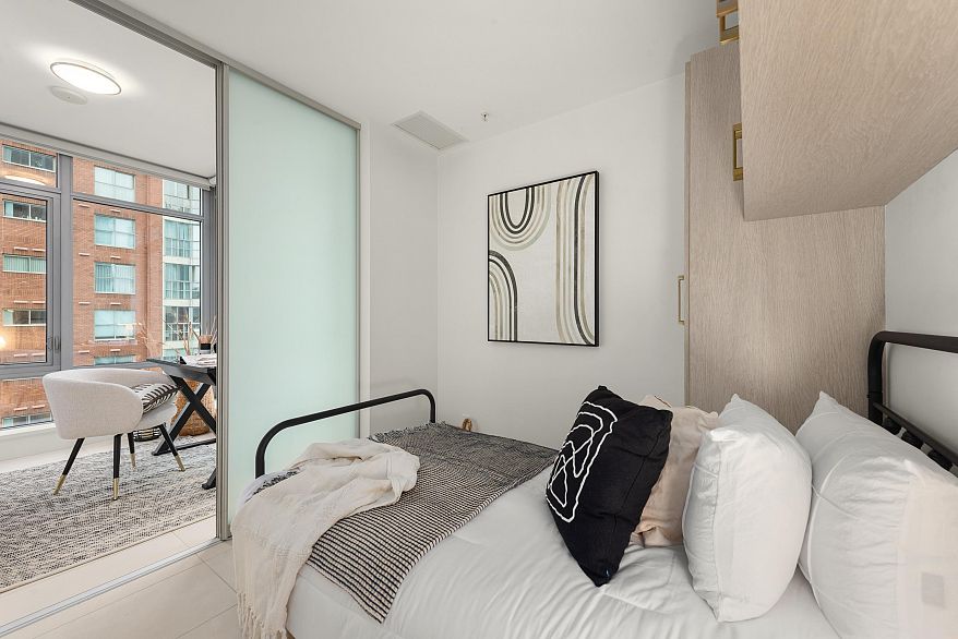 1109 1028 Barclay Street