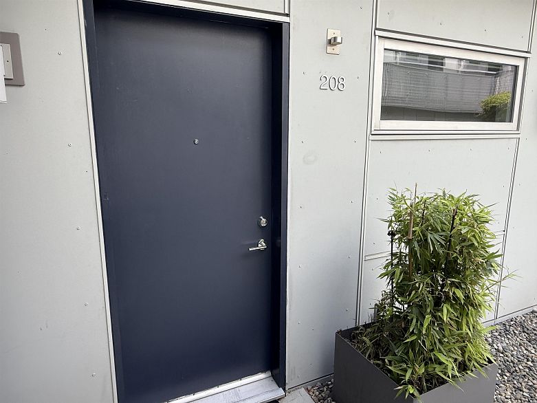 208 626 Alexander Street