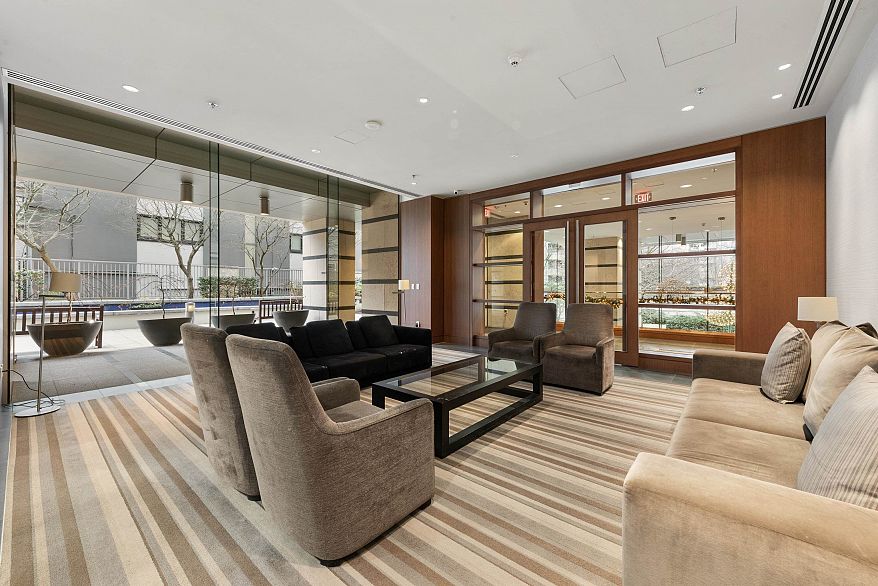 1109 1028 Barclay Street