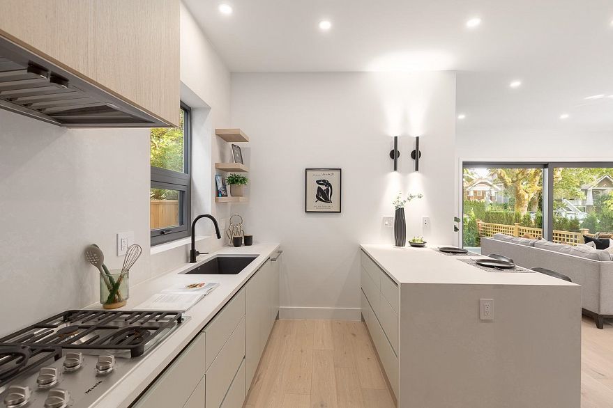 1 3186 W 11th Avenue