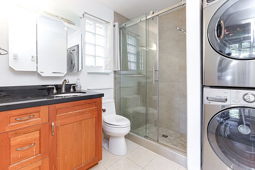 5 890 Broughton Street