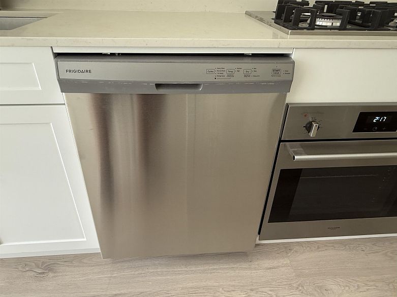 208 626 Alexander Street