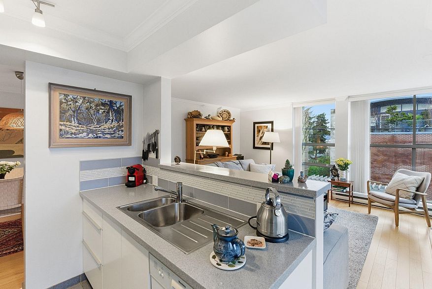 203 2405 W 2nd Avenue