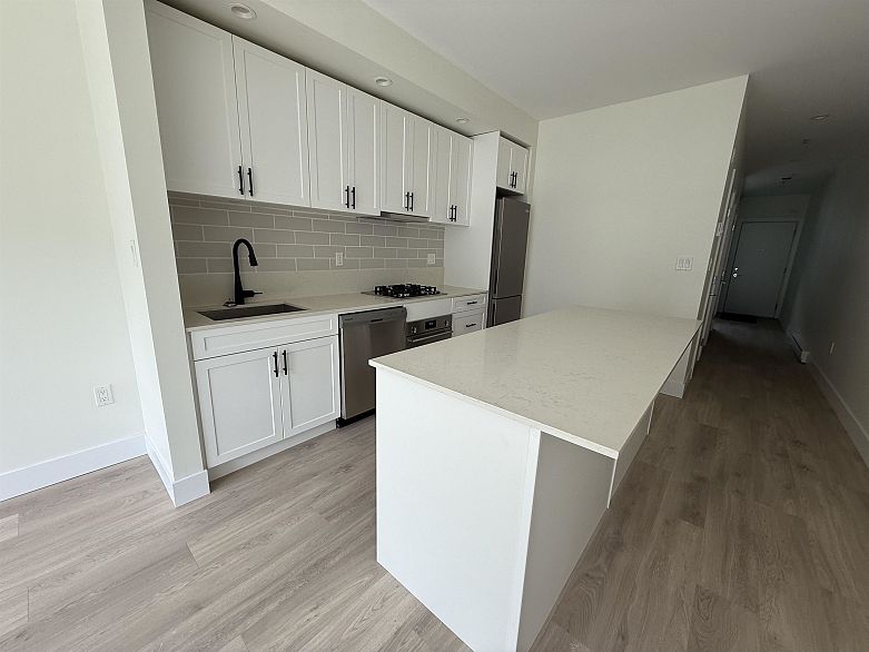 208 626 Alexander Street