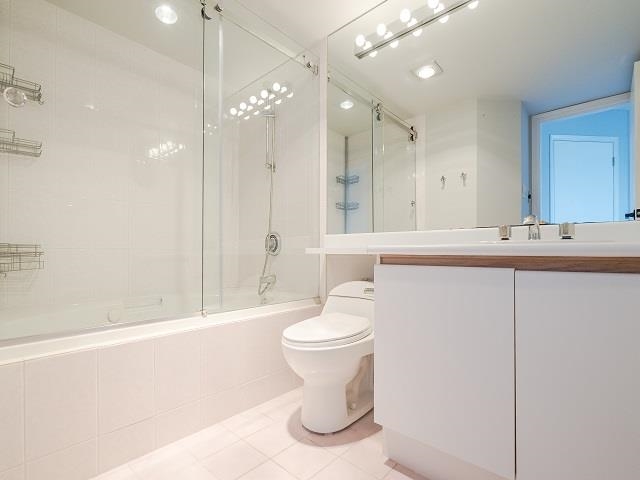 303 1415 W Georgia Street