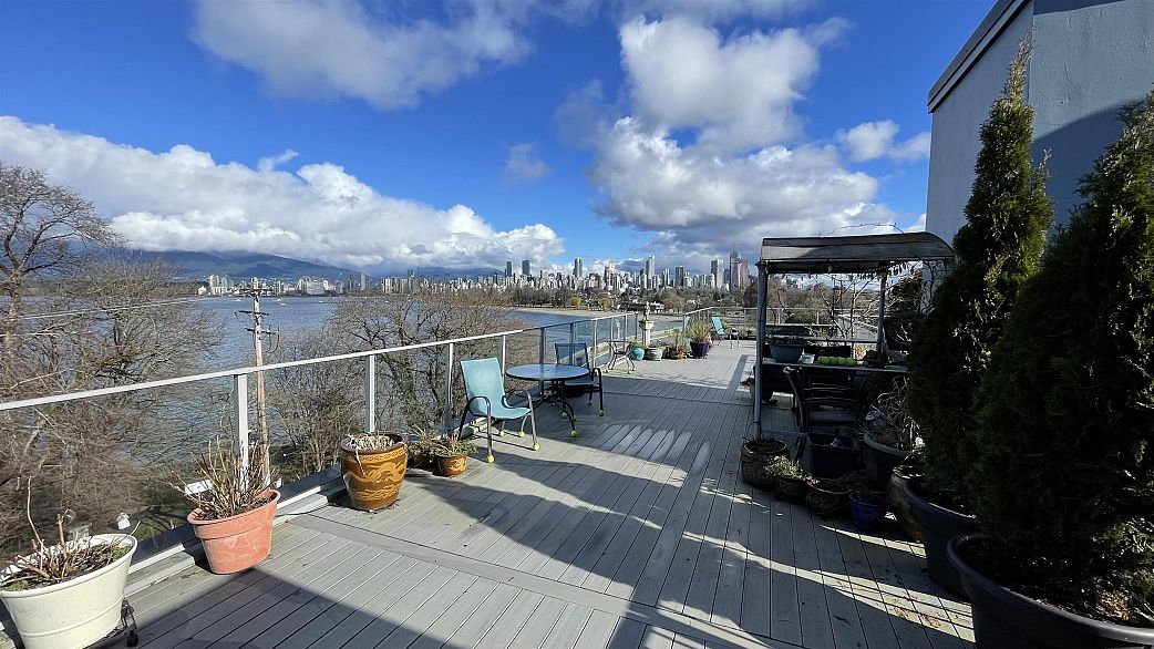 304 2430 Point Grey Road