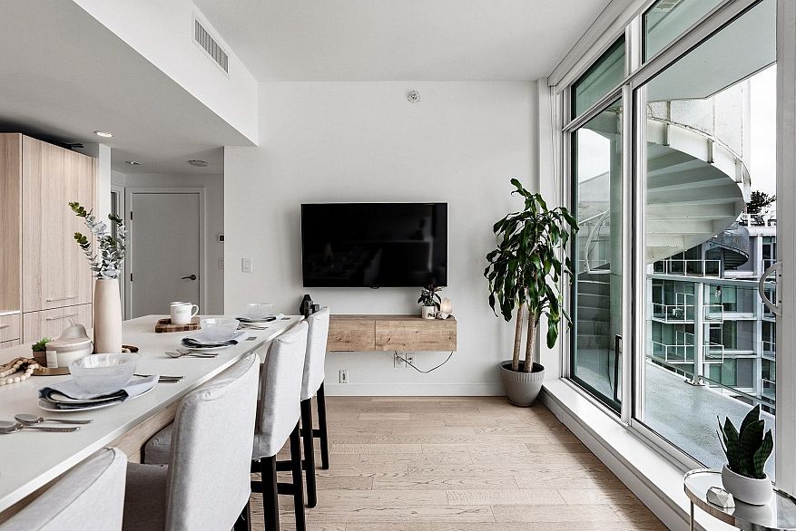 1801 4638 Gladstone Street