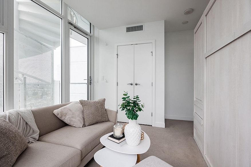 1801 4638 Gladstone Street