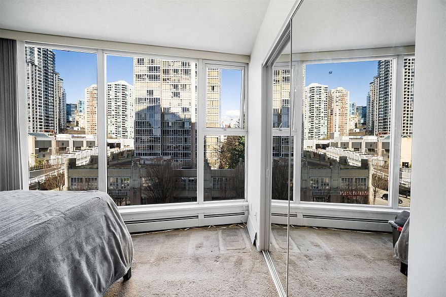 702 1008 Cambie Street