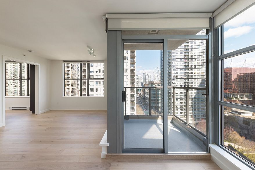 1403 989 Beatty Street