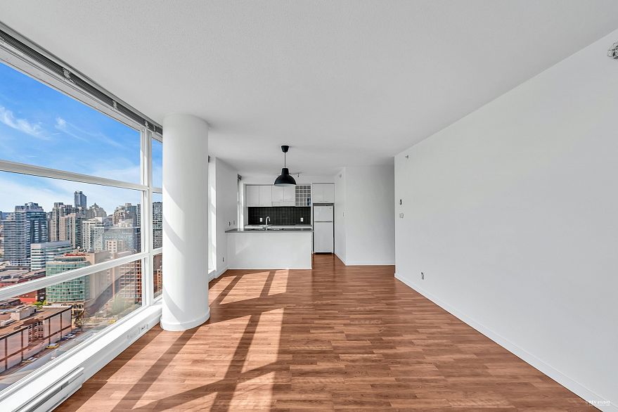 3201 111 W Georgia Street