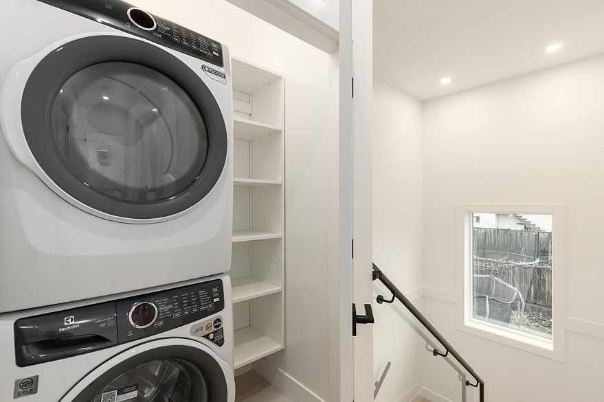 2 3506 E Pender Street