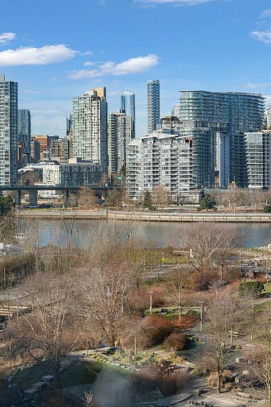 909 1708 Columbia Street