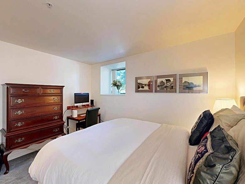 301 1888 Alberni Street