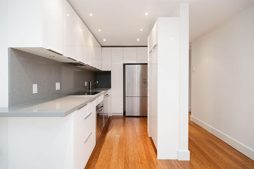 301 930 Cambie Street