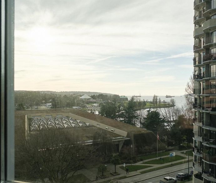 806 1005 Beach Avenue