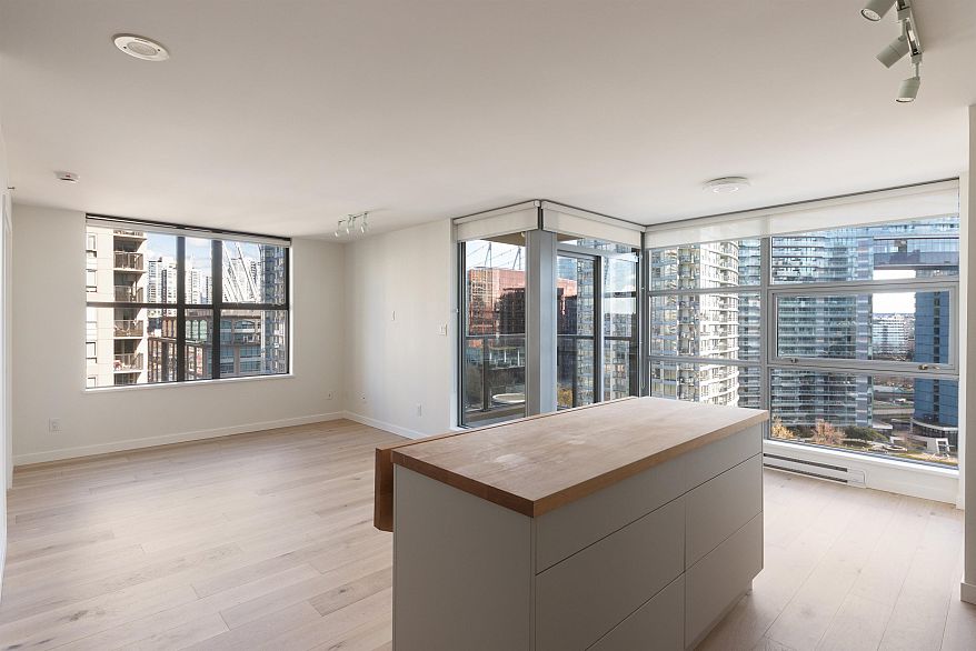 1403 989 Beatty Street