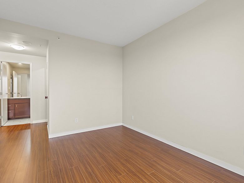 3805 1033 Marinaside Crescent