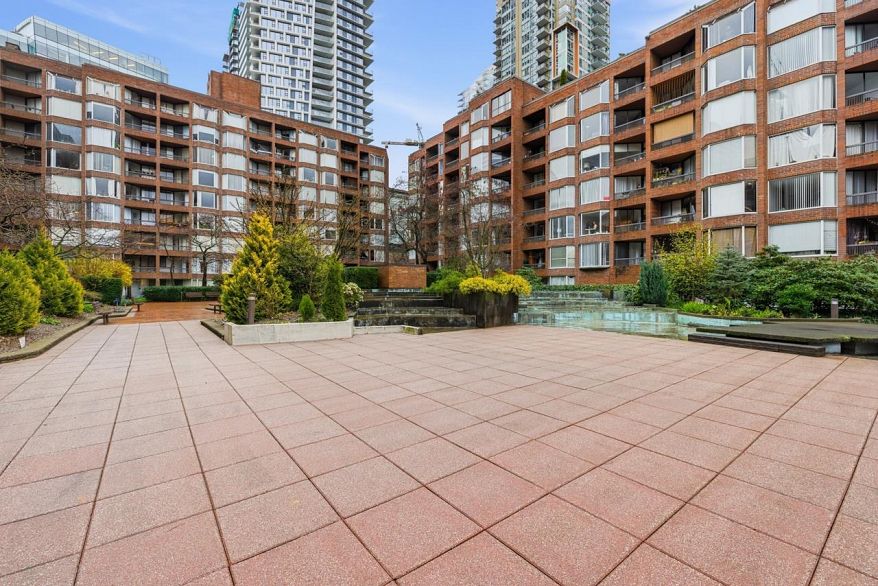 116 950 Drake Street