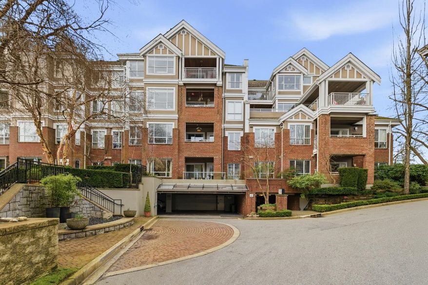 207 5760 Hampton Place