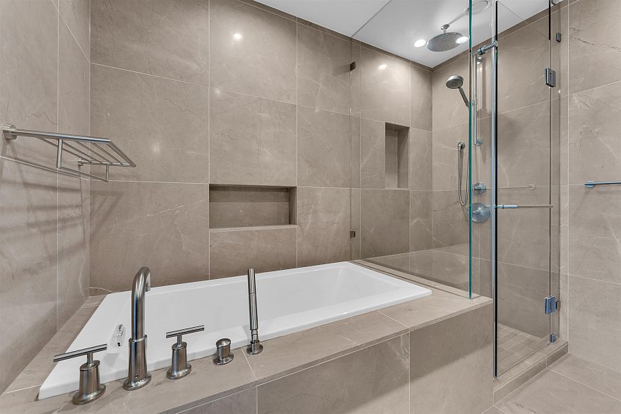 3103 1335 Howe Street